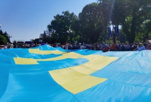 Kırım’a gönderilecek Kırım Tatar bayrağı Ukrayna yolculuğuna başladı