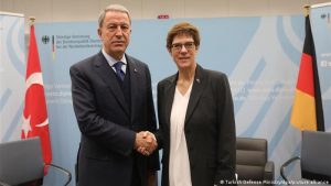 Almanya Savunma Bakanı Türkiye’ye gidiyor