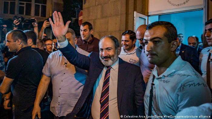 Ermenistan’da seçimin galibi Paşinyan’ın partisi oldu