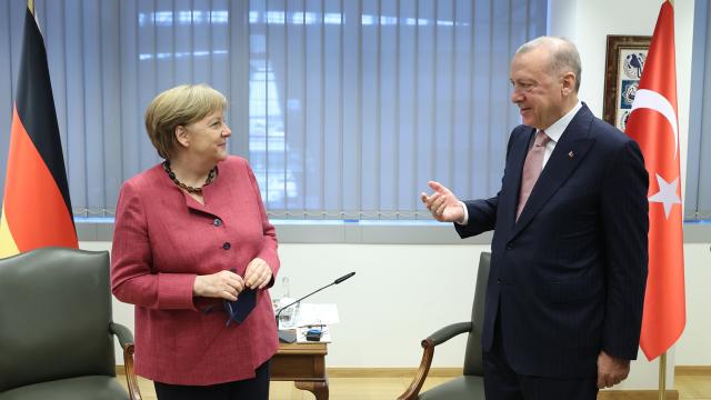 Erdoğan-Merkel ile görüştü