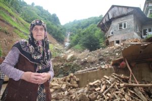 Hac için biriktirdiği para sele gitti