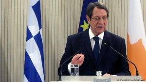 Kıbrıslı Rum liderden “Altın pasaport” özrü