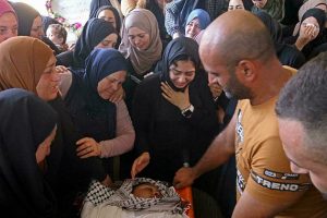 İsrail askerlerinin Batı Şeria’da vurduğu Filistinli genç yaşamını yitirdi