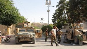 Afgan güçleri, batıdaki eyalet başkentini yoğun çatışmaların ardından Taliban’dan geri aldı