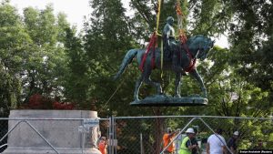 Güneyli Komutanın Tartışmalı Heykeli Söküldü