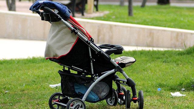 Emniyet kemeri bebek arabasında da hayat kurtarıyor