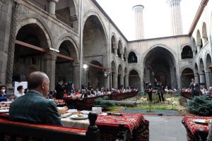 Cumhurbaşkanı Erdoğan Erzurum’da gençlerle buluştu