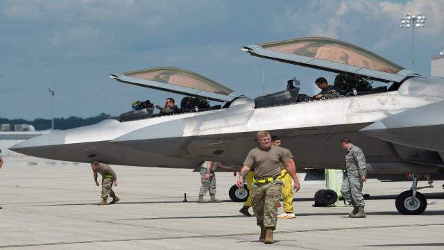 ABD, iki düzineyi aşkın F-22 jetini Pasifik’e göndererek Çin’e mesaj veriyor