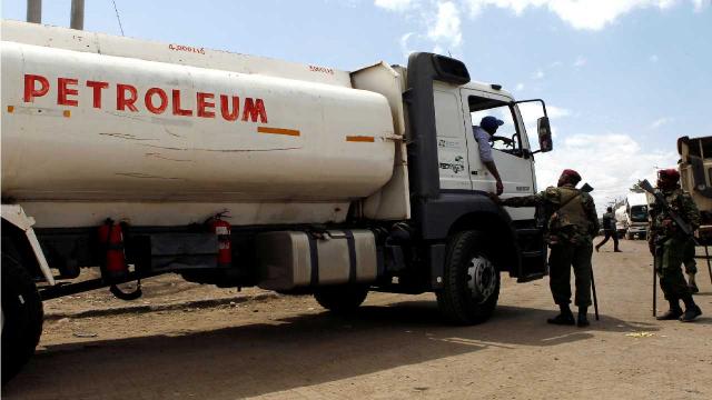 Kenya’da petrol tankeri devrildi: 13 ölü
