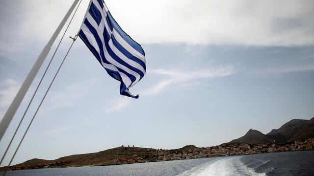 Yunanistan’ın Mikonos adasında koronavirüs alarmı