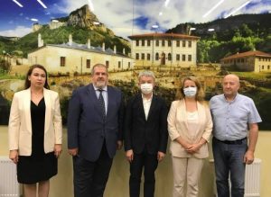 KTMM, Ukrayna’nın yerli halkları kanunun uygulanmasını yetkililerle görüştü