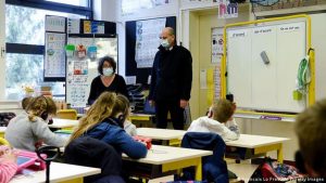 DSÖ ve UNICEF’ten hükümetlere “okulları açık tutun” çağrısı