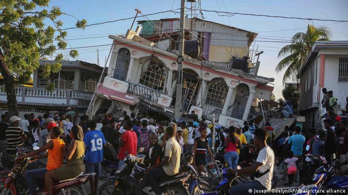 Haiti depreminde ölü sayısı 2 bine yaklaştı