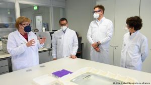 Merkel BioNTech ziyaretinde “aşı olun” çağrısı yaptı