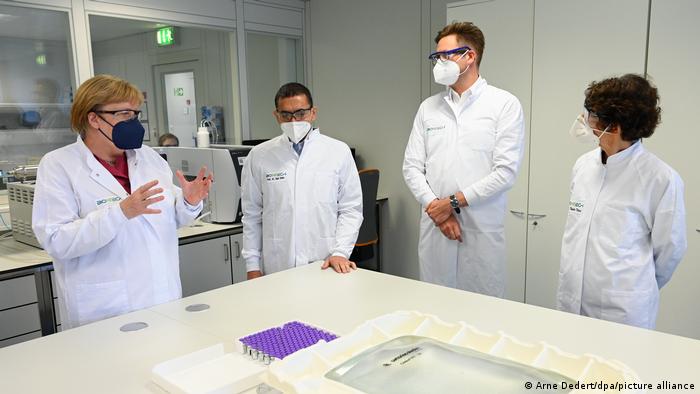 Merkel BioNTech ziyaretinde “aşı olun” çağrısı yaptı