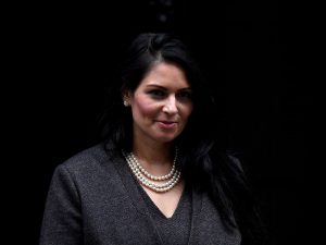 İngiltere Kaçak Geçişler İçin Yunan Adasına Bakan Gönderdi