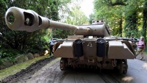 Almanya’da bir tank ve uçaksavarı olan 84 yaşındaki adama 14 ay hapis cezası