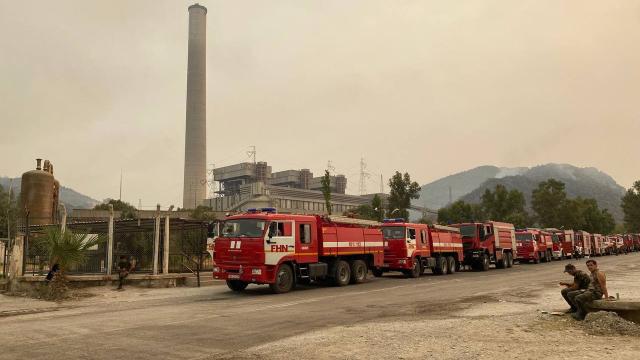 Termik santraldeki yangın söndürüldü, soğutma sürüyor