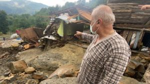 Selle hem evi yıkıldı hem annesi kayboldu