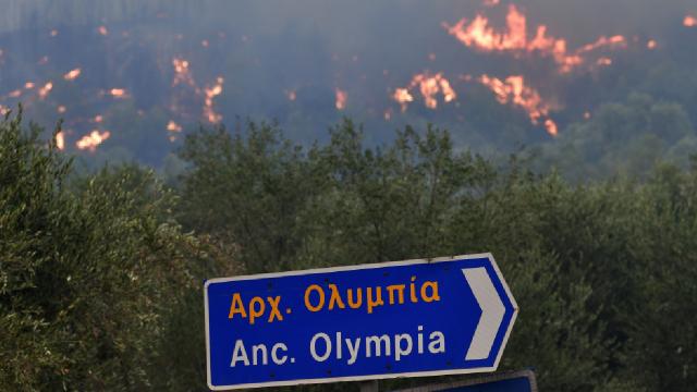 Yunanistan’da alevler Olimpiya’ya ulaştı