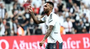 Beşiktaş’ta gözler Alex Teixeira’da