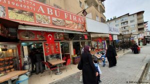 “Suriyelilerin çoğunluğu geleceğini Türkiye’de aramıyor”