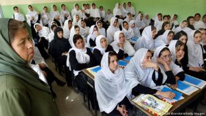 Afganistan’da kız öğrencilerin okullarına dönmesine izin yok