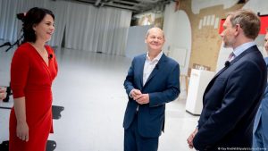 Scholz’den Yeşiller ve FDP ile koalisyon atağı