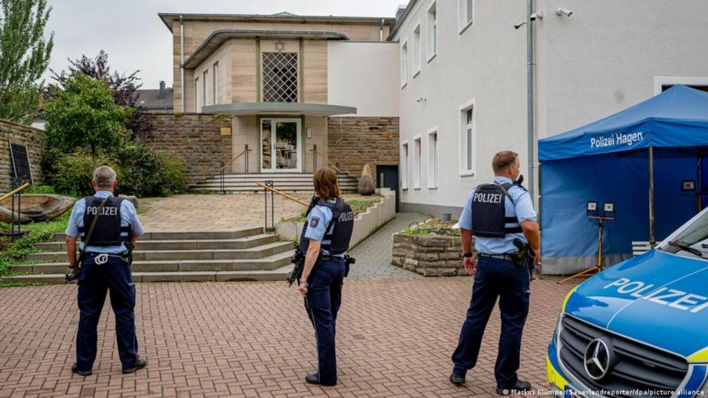 Alman polisinden “sinagog saldırısı şüphesiyle” operasyon