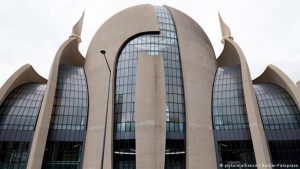 Almanların dörtte üçü ezana karşı