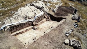 Arkeologlar, Irak’ta 2 bin 700 yıllık şarap fabrikası keşfetti