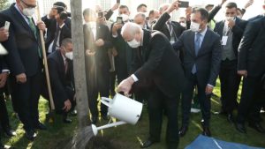 Cumhurbaşkanı Erdoğan ve MHP Lideri Bahçeli, Başkent Millet Bahçesi’ne fidan dikti