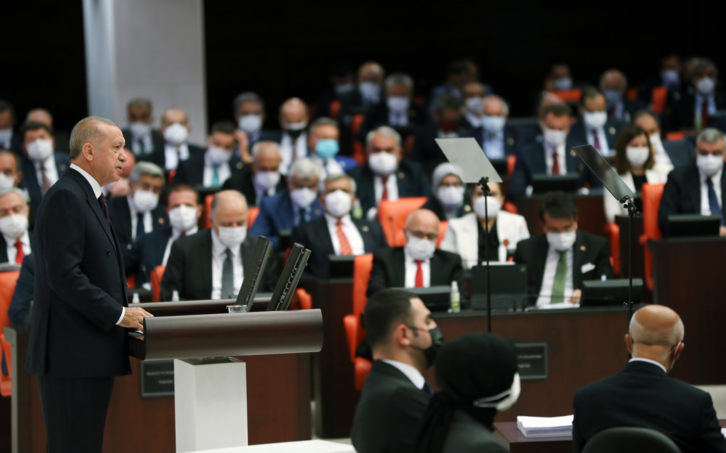 Erdoğan’ın Muhalefete İki Meydan Okuması: Yeni Anayasa ve “Kürt Sorunu”