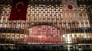Taksim’deki Atatürk Kültür Merkezi’nin tabelası asıldı