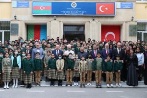 Diyanet İşleri Başkanı Erbaş, TDV Azerbaycan Bakü Türk Lisesi’ni ziyaret etti