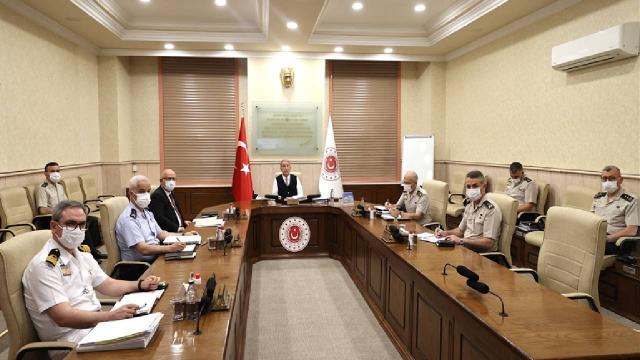 Bakan Akar’dan birlik komutanları ile video konferans toplantısı