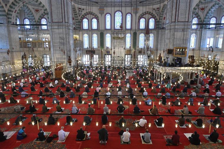 Dünkü Cuma Hutbesi: “İbadet: Allah ile Kul Arasındaki Kutlu Bağ”