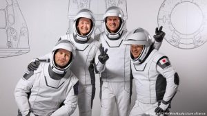 Crew-2 astronotlarının eve dönüşü ertelendi