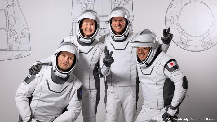 Crew-2 astronotlarının eve dönüşü ertelendi