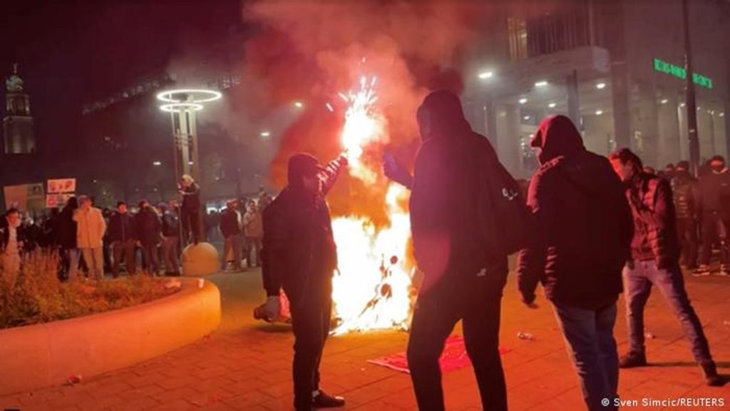 Hollanda Başbakanı Rutte’den göstericilere: Ahmaklar