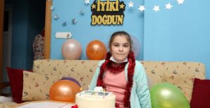 ‘Ben De Varım Projesi’nde Büyükşehir personelinden;  Güldalı’ya doğum günü sürprizi