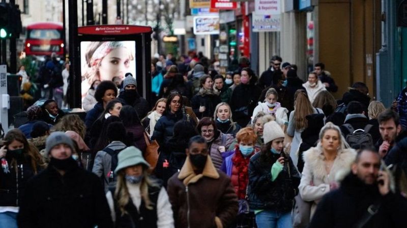 Covid: Bilim insanlarına göre, Ocak ayında İngiltere Omicron’a bağlı yeni bir dalgayla karşı karşıya