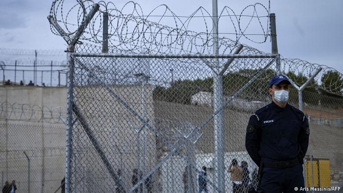 Pro Asyl: Yunanistan sığınmacıların parasını kesti
