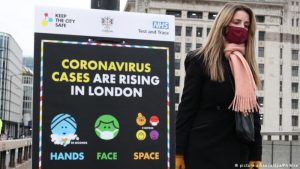 İngiltere Omicron nedeniyle alarm seviyesini yükseltti