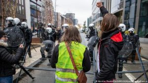 Almanya’da korona önlemleri protesto edildi