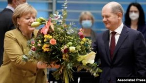 Angela Merkel Veda Ediyor