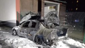 Almanya’da cami otoparkındaki araç kundaklandı