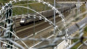 AB’de yaşayan İngilizlerin evlerine ulaşmak için Fransa’yı geçmeleri yasaklandı