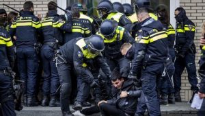 Hollanda polisi OPCW’yi basmaya çalışan terör örgütü PKK yandaşlarını gözaltına aldı