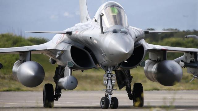 Fransa 80 Rafale tipi uçağın satışı için Birleşik Arap Emirlikleri ile anlaştı